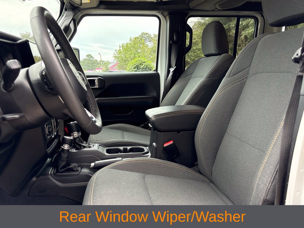 Used 2025 Jeep Wrangler Unlimited Sahara AWD/4WD image 17