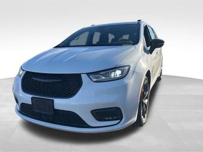 Used 2025 Chrysler Pacifica Limited