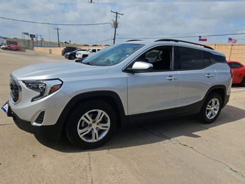 Used 2018 GMC Terrain SLE w/ Driver Convenience Package FWD image 4