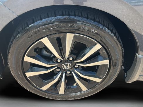 Certified 2024 Honda Civic EX-L image 10