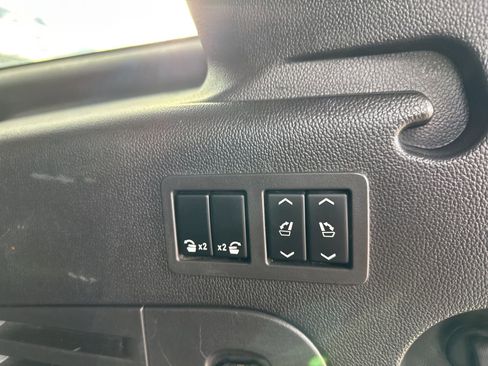 Used 2016 Chevrolet Suburban LT w/ Luxury Package image 31