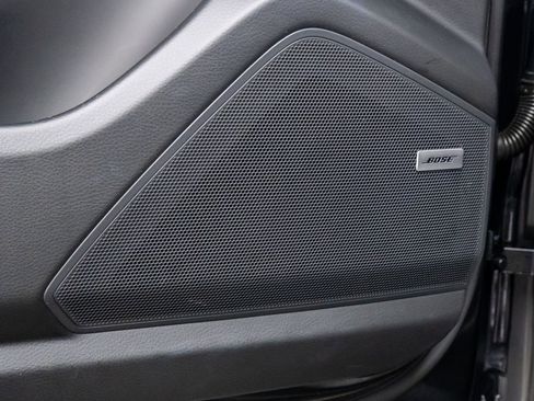 Certified 2022 Porsche Cayenne Platinum Edition image 15