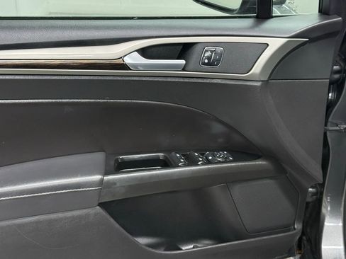 Used 2016 Ford Fusion SE w/ Equipment Group 202A image 10