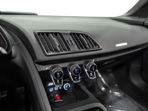 Used 2018 Audi R8 V10 w/ Premium Package image 44