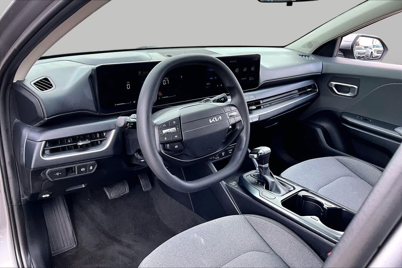 Used 2025 Kia K4 FWD image 18