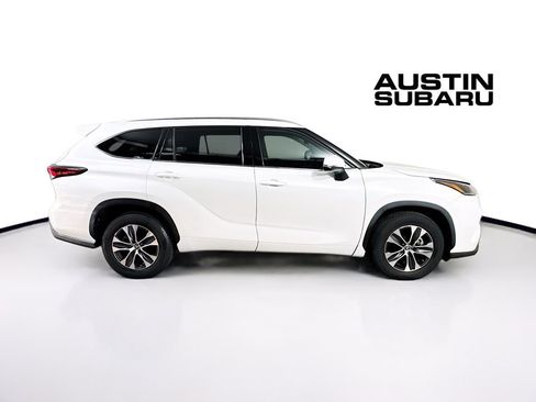 Used 2021 Toyota Highlander XLE image 8