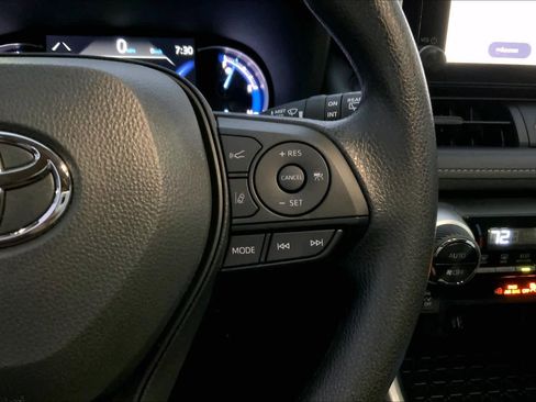 Used 2025 Toyota RAV4 XLE image 24