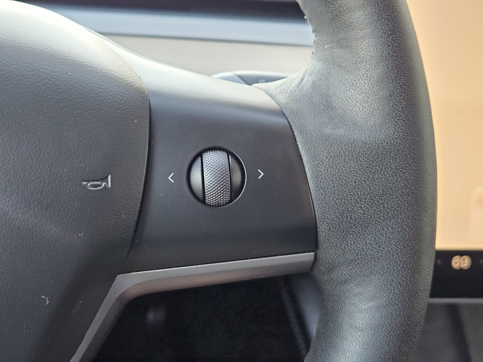 Used 2023 Tesla Model Y Long Range AWD/4WD image 23