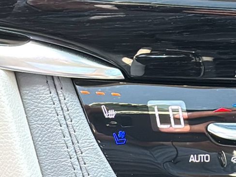 Used 2024 Cadillac XT6 Premium Luxury w/ Technology Package FWD image 16