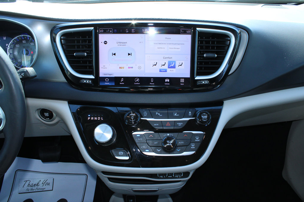 Used 2024 Chrysler Pacifica Touring-L FWD image 20