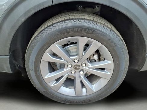 Certified 2023 Ford Explorer XLT w/ Equipment Group 202A AWD/4WD image 7