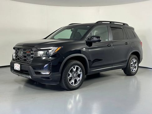 Used 2023 Honda Passport TrailSport image 3