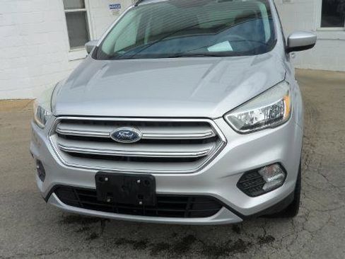 Used 2018 Ford Escape SE image 2