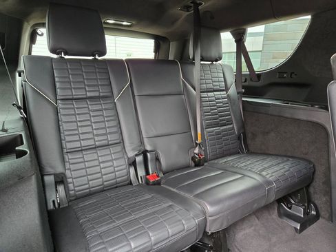 Certified 2024 Cadillac Escalade ESV V w/ LPO, ONYX Package image 31