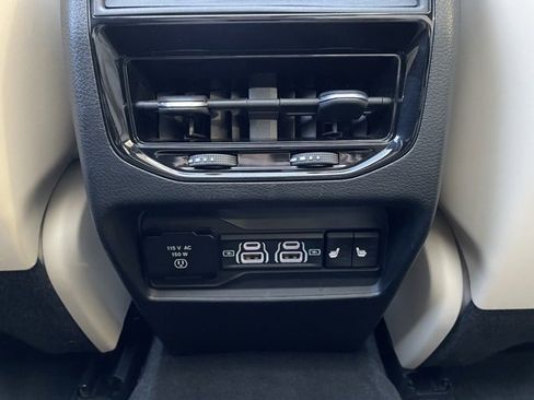 Used 2023 Jeep Grand Cherokee Limited w/ Luxury Tech Group II image 28