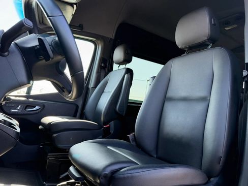 Used 2019 Mercedes-Benz Sprinter 2500 image 10