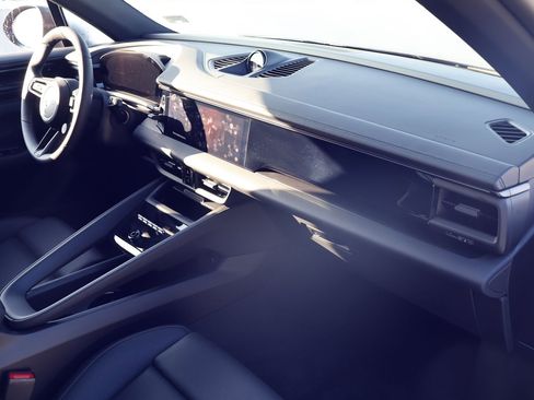 New 2025 Porsche Macan 4 Electric image 25