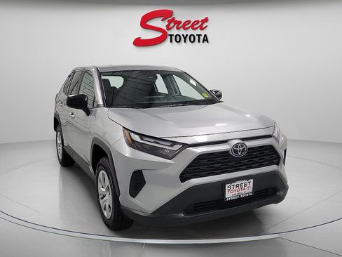 Used 2024 Toyota RAV4 LE AWD/4WD image 5