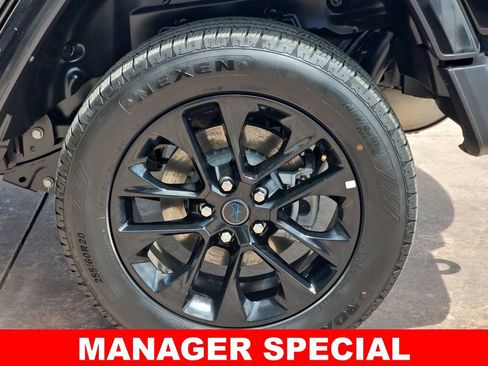 Used 2024 Jeep Wrangler Unlimited Sahara AWD/4WD image 36