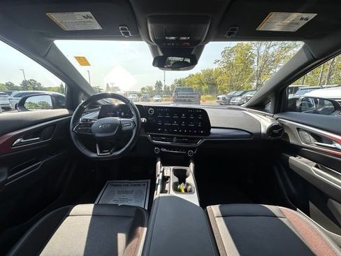 Used 2024 Chevrolet Equinox EV RS FWD image 2