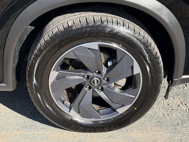 Used 2024 Nissan Rogue SV FWD image 9