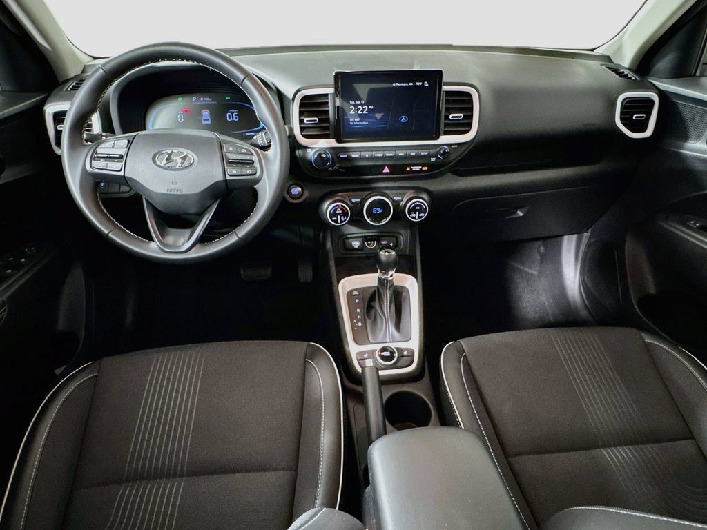 Used 2024 Hyundai Venue Limited FWD image 23