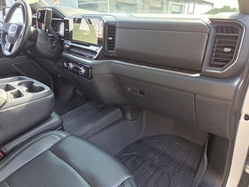Used 2022 GMC Sierra 1500 Elevation w/ LPO, Elevation Black Package AWD/4WD image 17
