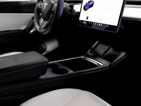 Used 2021 Tesla Model Y Performance image 24