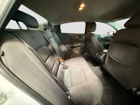 Used 2018 Chevrolet Malibu LT image 25