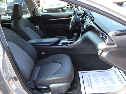 Used 2019 Toyota Camry LE image 9