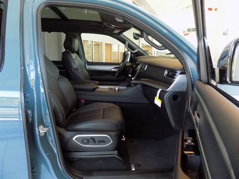 New 2026 Jeep Grand Wagoneer L Limited AWD/4WD image 25