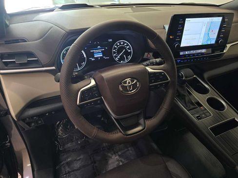 Certified 2024 Toyota Sienna Platinum AWD/4WD image 2