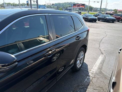 Used 2024 Honda CR-V EX image 3