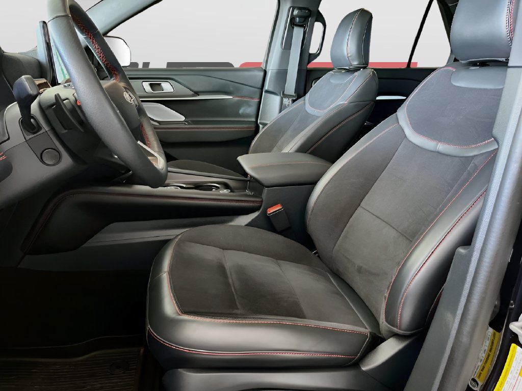 Used 2025 Ford Explorer ST AWD/4WD image 22