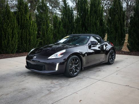 Used 2017 Nissan 370Z Touring image 6