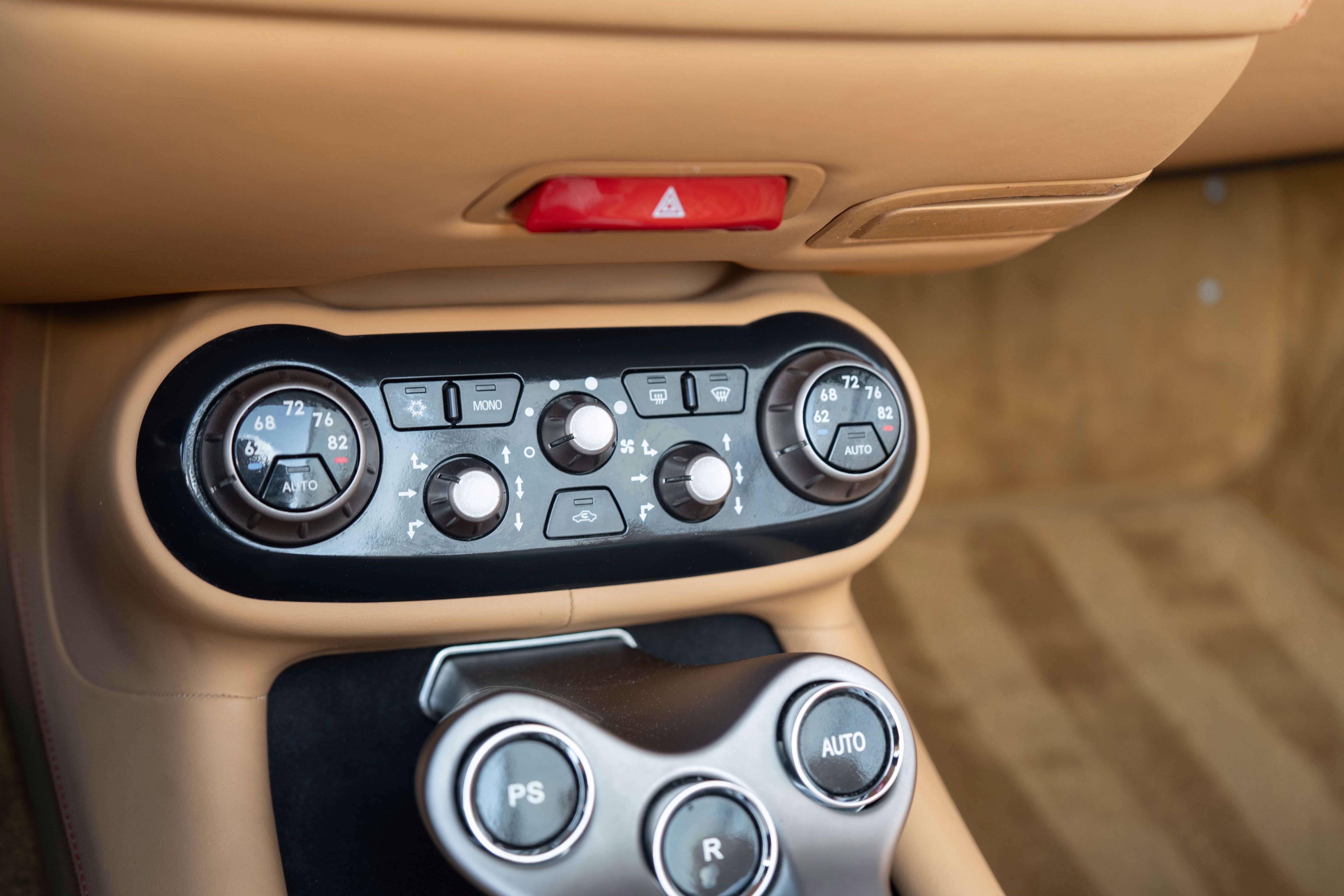 Used 2010 Ferrari California RWD image 23