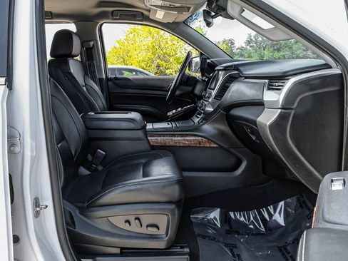 Used 2020 Chevrolet Tahoe Premier AWD/4WD image 32
