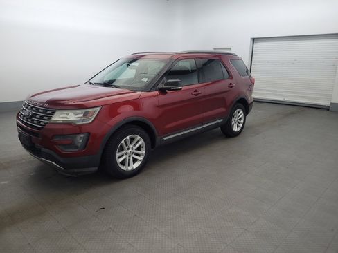 Used 2016 Ford Explorer XLT w/ Equipment Group 201A FWD image 2