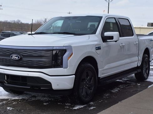 Used 2024 Ford F150 Lightning Lariat image 12