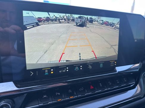 Used 2023 Chevrolet Silverado 1500 ZR2 w/ Technology Package image 12