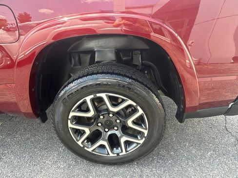 Used 2025 RAM 1500 Laramie AWD/4WD image 11
