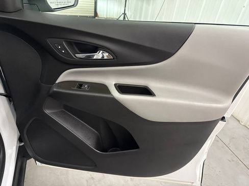 Used 2023 Chevrolet Equinox LT FWD image 18
