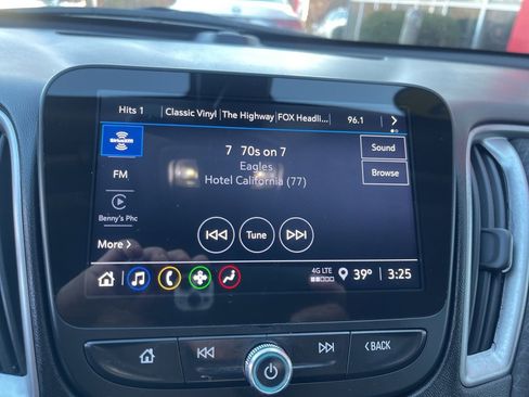 Used 2022 Chevrolet Malibu LT image 13