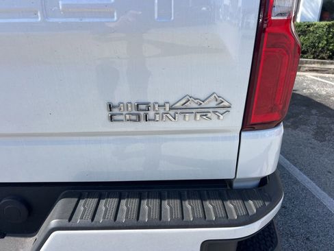 Used 2023 Chevrolet Silverado 1500 High Country w/ Technology Package image 6