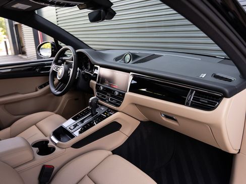 Certified 2026 Porsche Macan AWD/4WD image 35