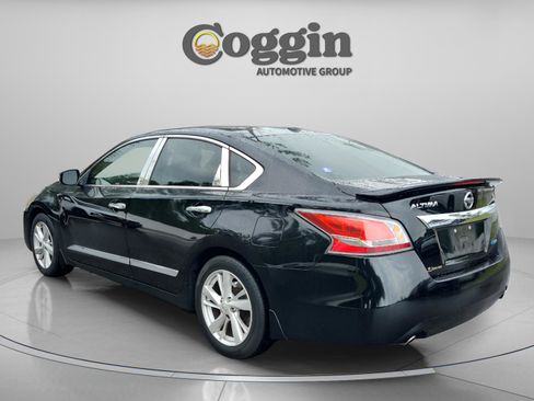 Used 2014 Nissan Altima 2.5 SL w/ Technology Package FWD image 3