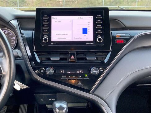 Used 2024 Toyota Camry SE image 6