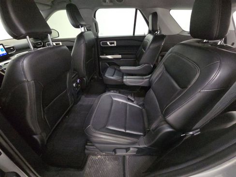 Used 2021 Ford Explorer XLT w/ Equipment Group 202A image 7