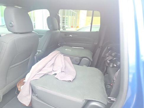 Used 2024 Chevrolet Traverse LT w/ Trailering Package image 8