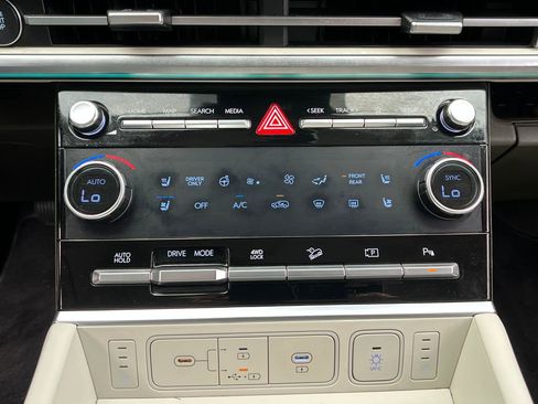 Used 2025 Hyundai Santa Fe Calligraphy AWD/4WD image 17